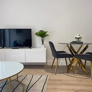 Roomotel - Broadoaks Solihull